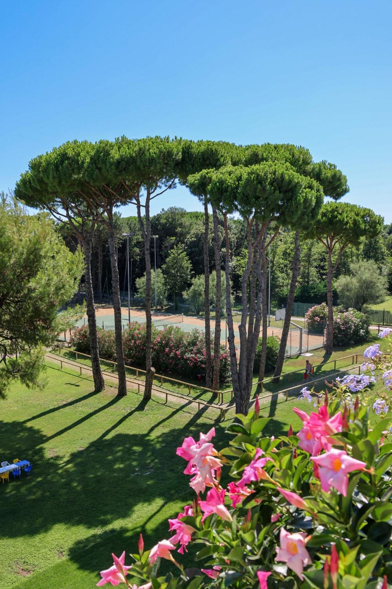 Il Tridente Hotel Bibione Exterior photo