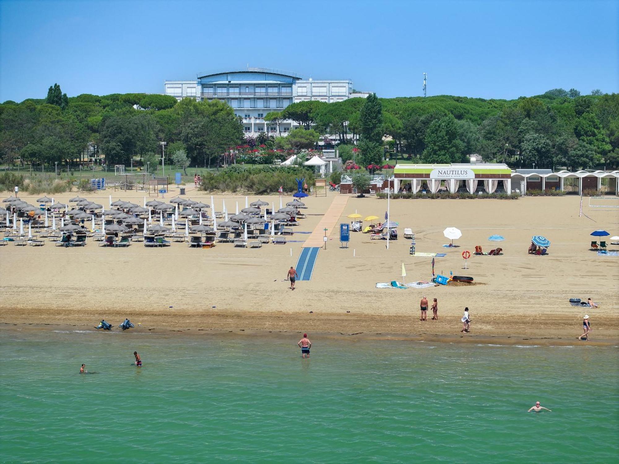 Il Tridente Hotel Bibione Exterior photo