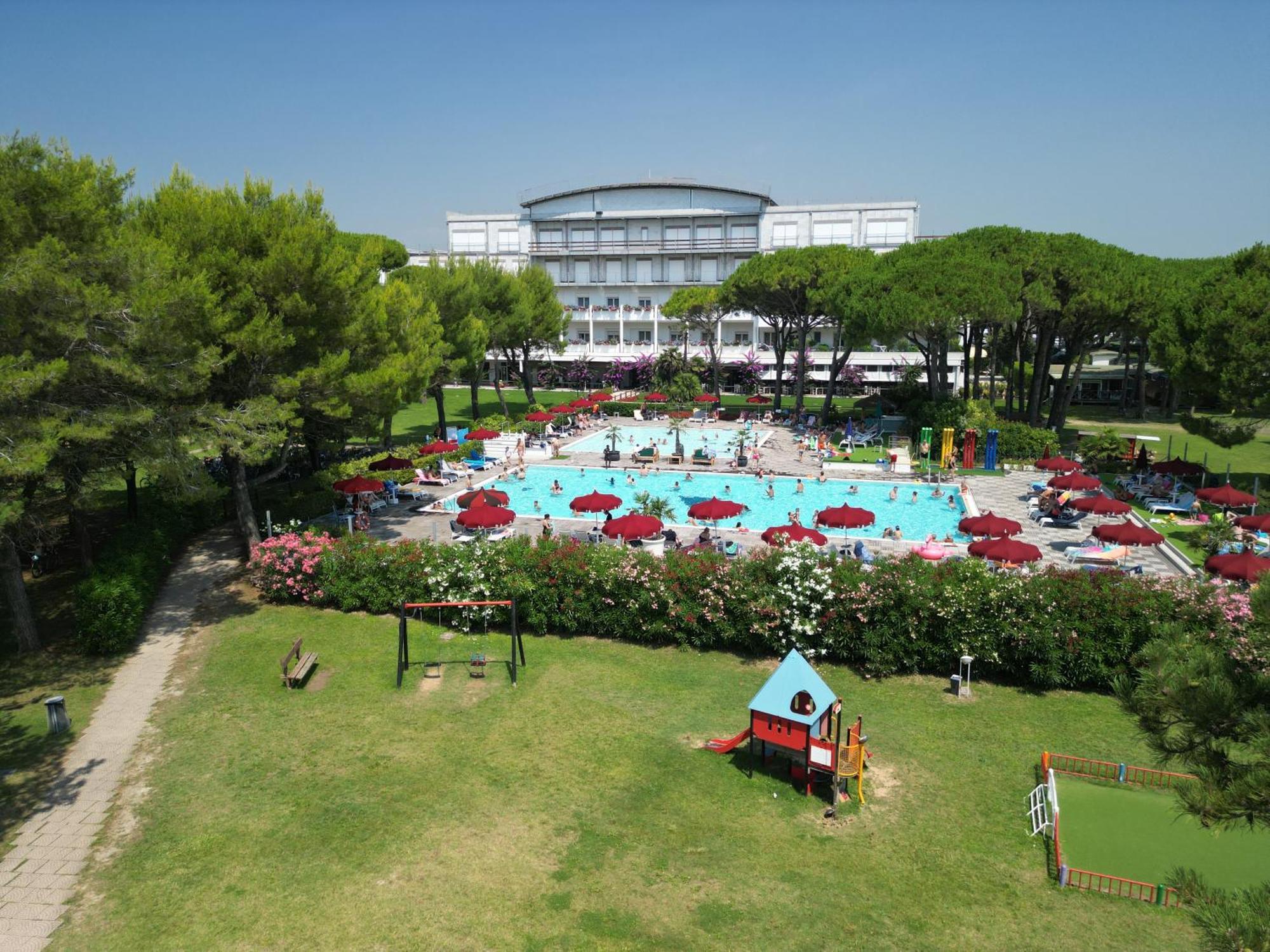 Il Tridente Hotel Bibione Exterior photo